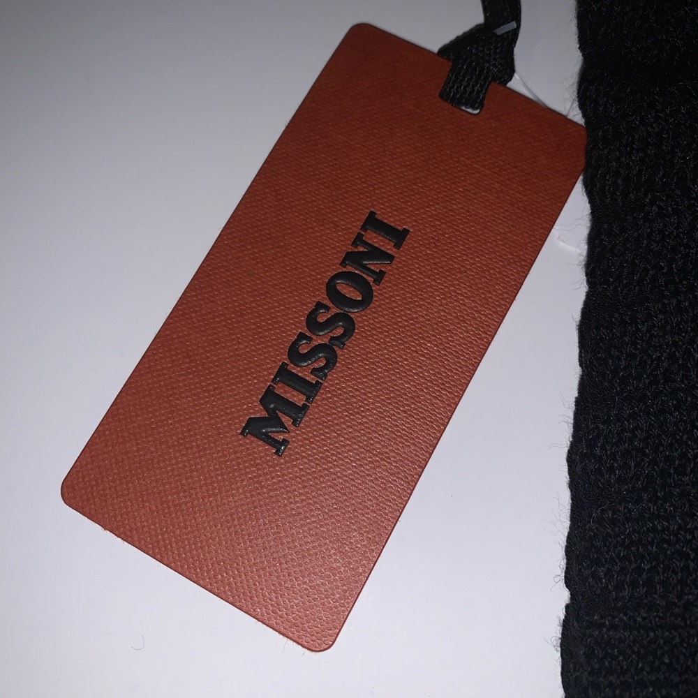 NWT-MISSONI SCARF AUTHENTIC - Picture 4 of 6